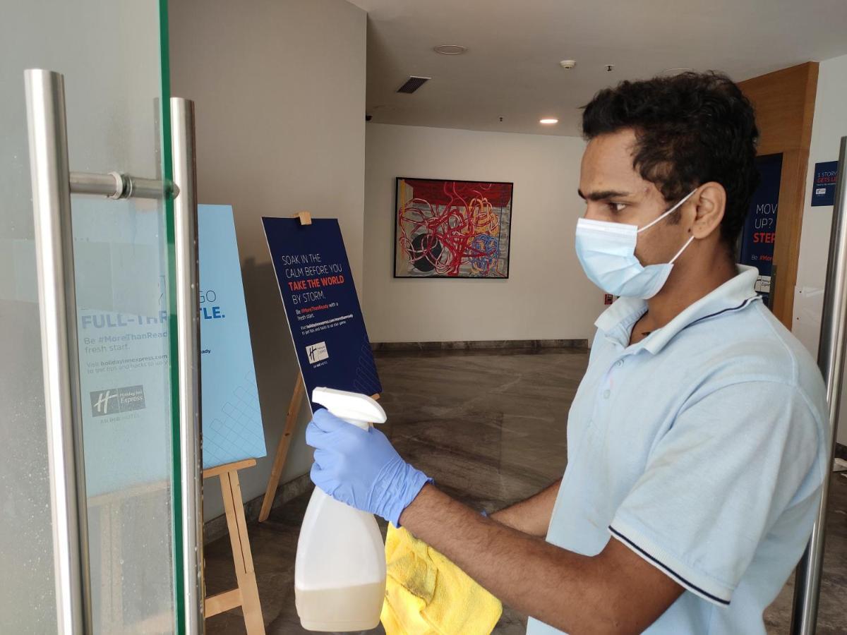 Holiday Inn Express Gurugram Sector 50 By Ihg Gurgaon Luaran gambar