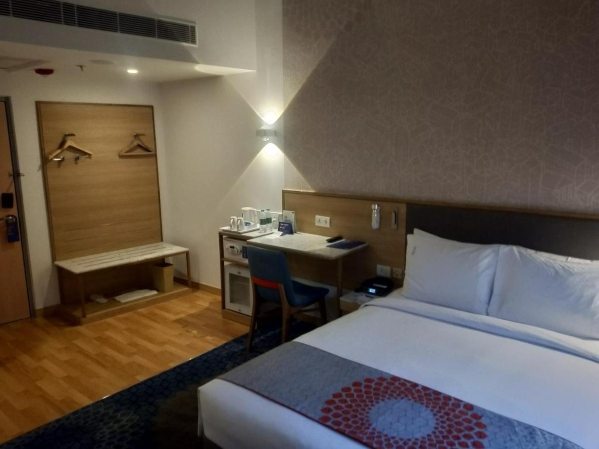Holiday Inn Express Gurugram Sector 50 By Ihg Gurgaon Luaran gambar