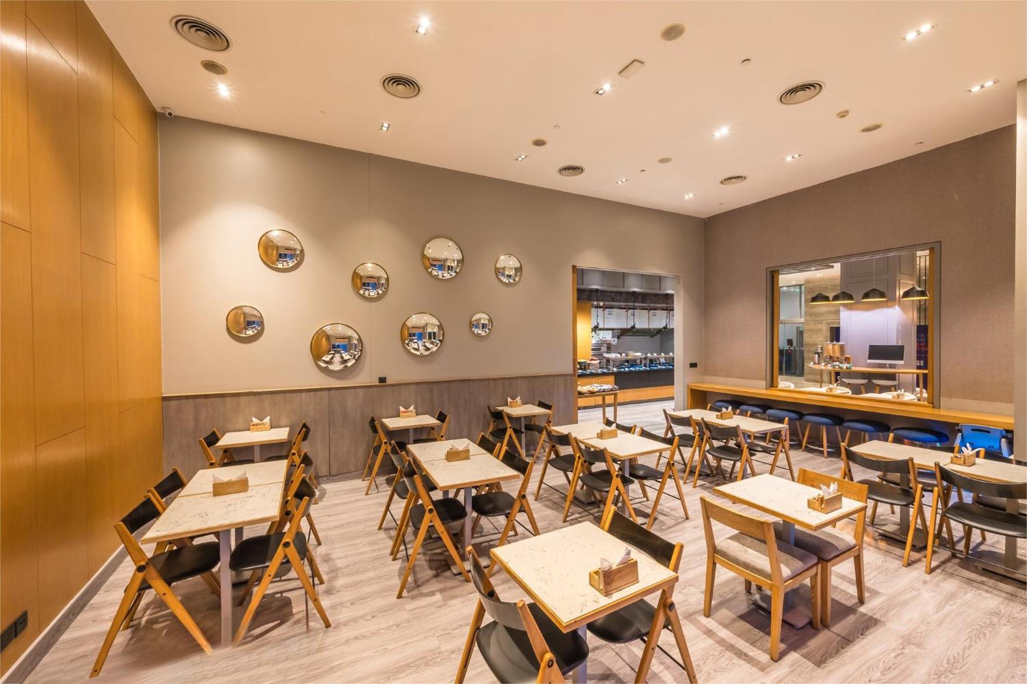Holiday Inn Express Gurugram Sector 50 By Ihg Gurgaon Luaran gambar